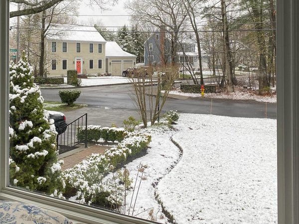 Streets-and-walkway-clear-of-snow