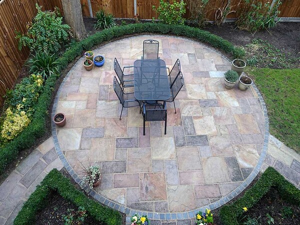 Circular-patio-with-chairs-and-table-and
